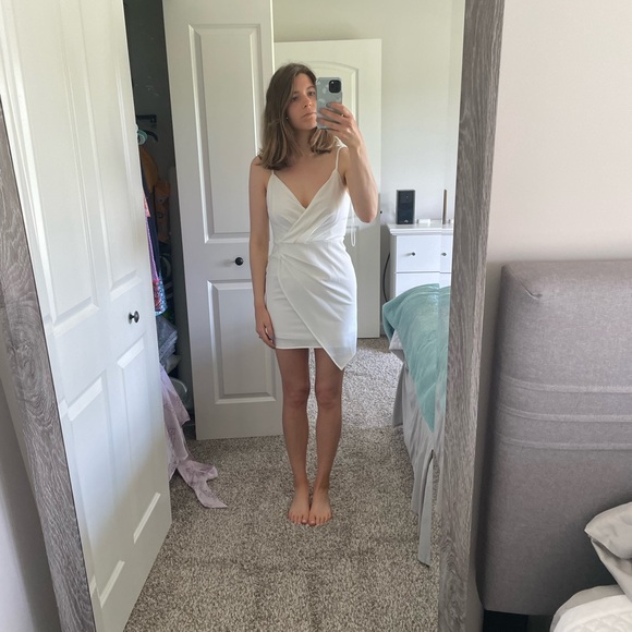 White dress - Picture 1 of 1